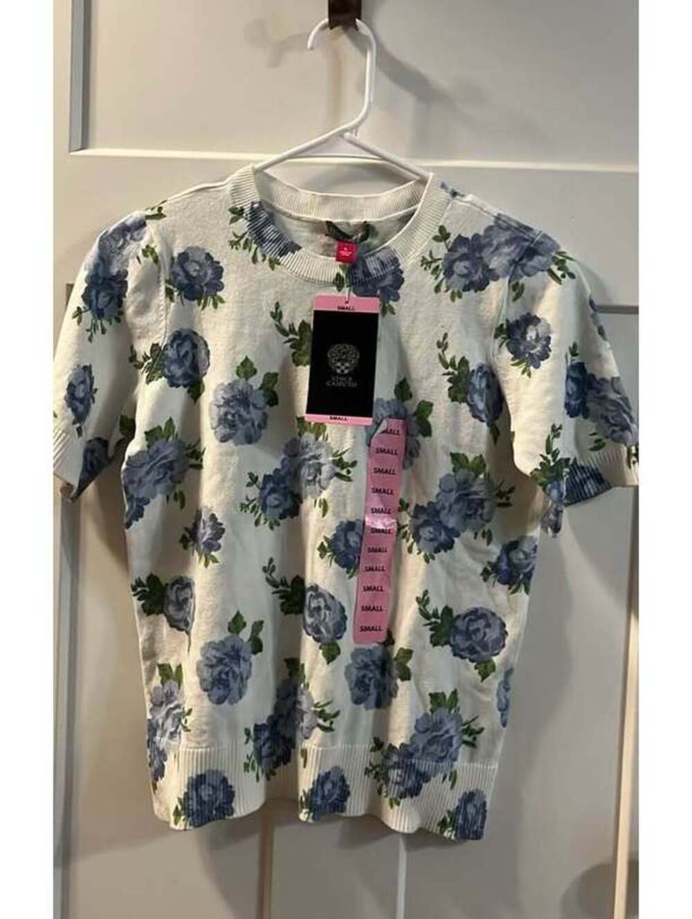 Vince Camuto white floral knit short sleeve top women’s small